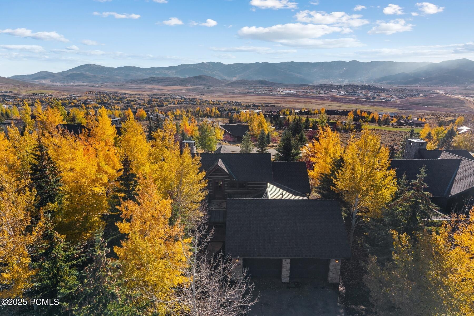 Park City, Utah 84098, United States, 3 Bedrooms Bedrooms, ,4 BathroomsBathrooms,Residential,Pending,230941