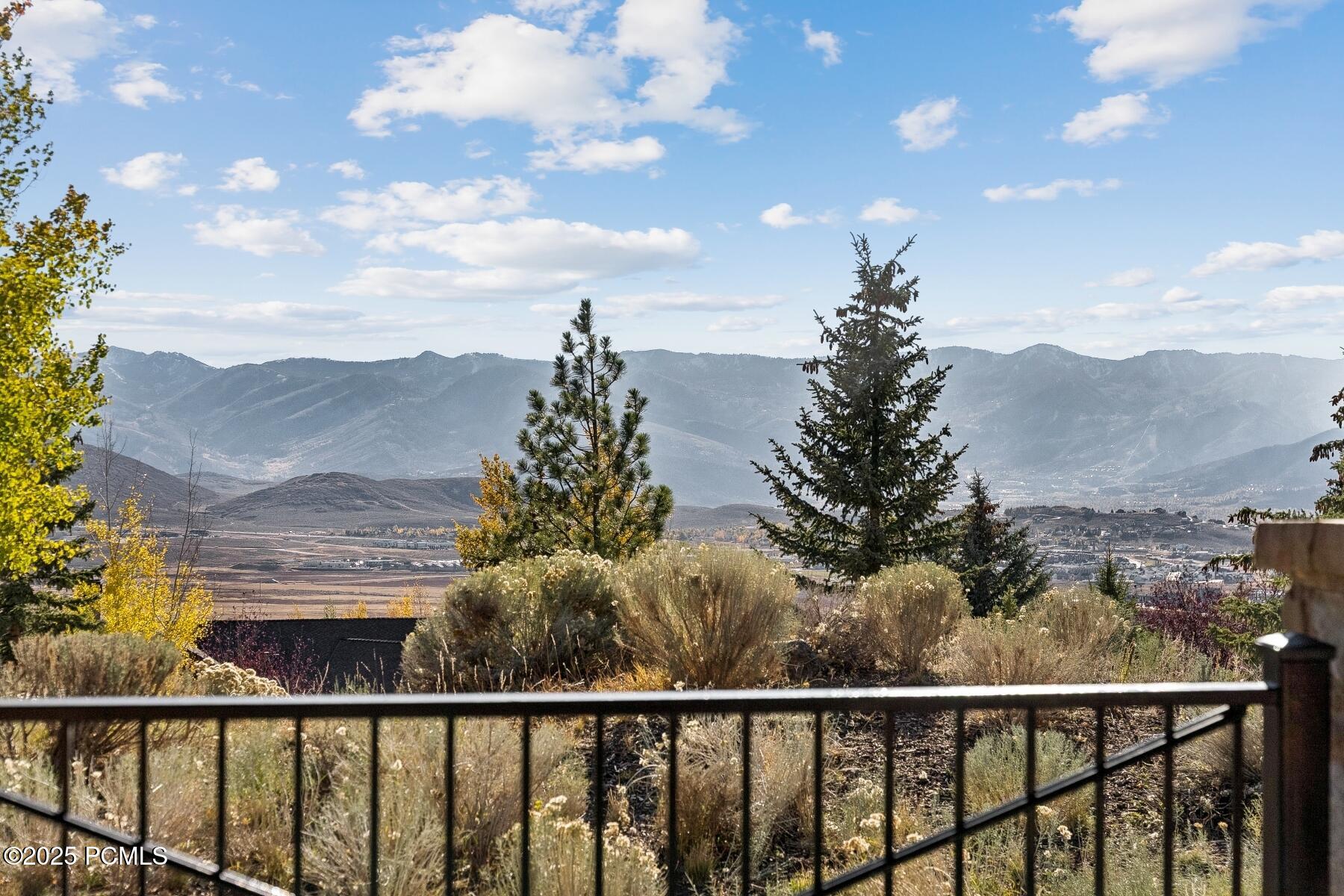 Park City, Utah 84098, United States, 3 Bedrooms Bedrooms, ,4 BathroomsBathrooms,Residential,Pending,230941