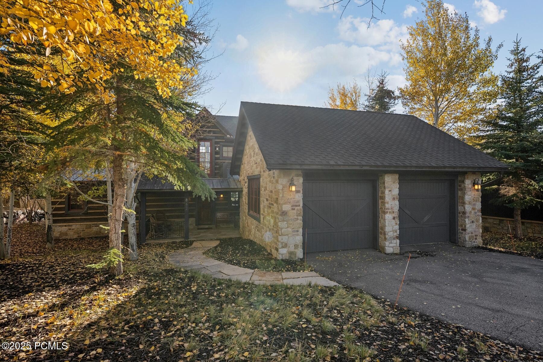 Park City, Utah 84098, United States, 3 Bedrooms Bedrooms, ,4 BathroomsBathrooms,Residential,Pending,230941