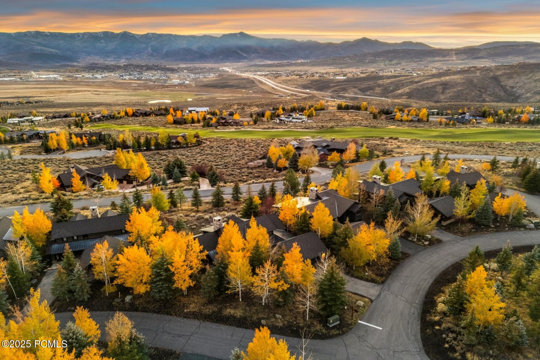 Park City, Utah 84098, United States, 3 Bedrooms Bedrooms, ,4 BathroomsBathrooms,Residential,Pending,230941