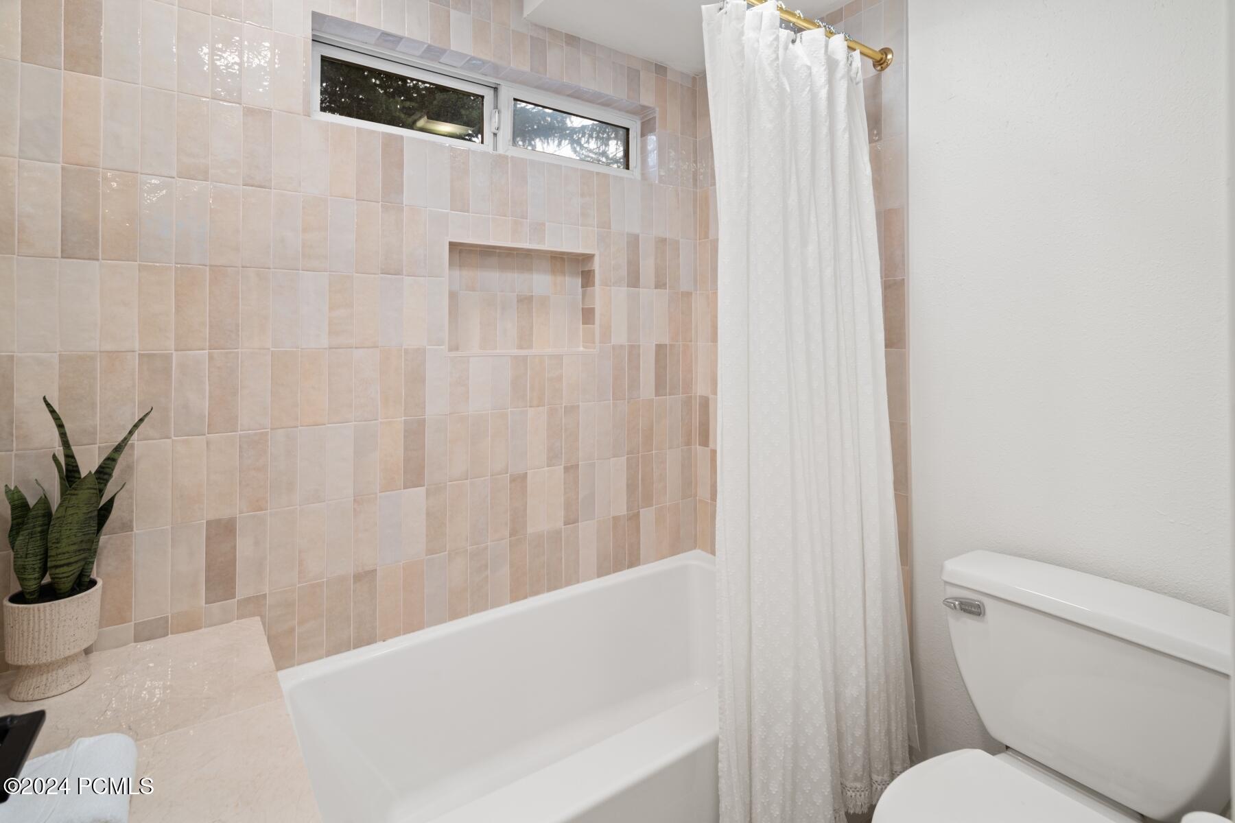 Park City, Utah 84060, United States, 2 Bedrooms Bedrooms, ,2 BathroomsBathrooms,Residential,Active,25775