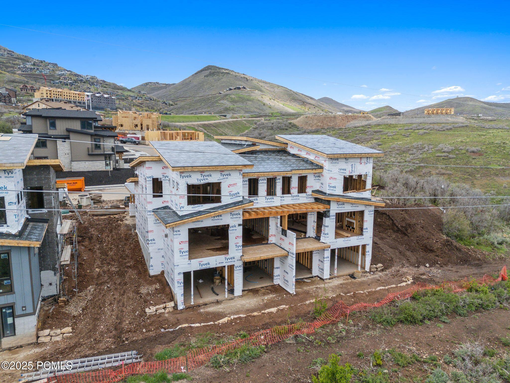 Mayflower Mountain, Utah 84032, United States, 4 Bedrooms Bedrooms, ,5 BathroomsBathrooms,Residential,Pending,58364