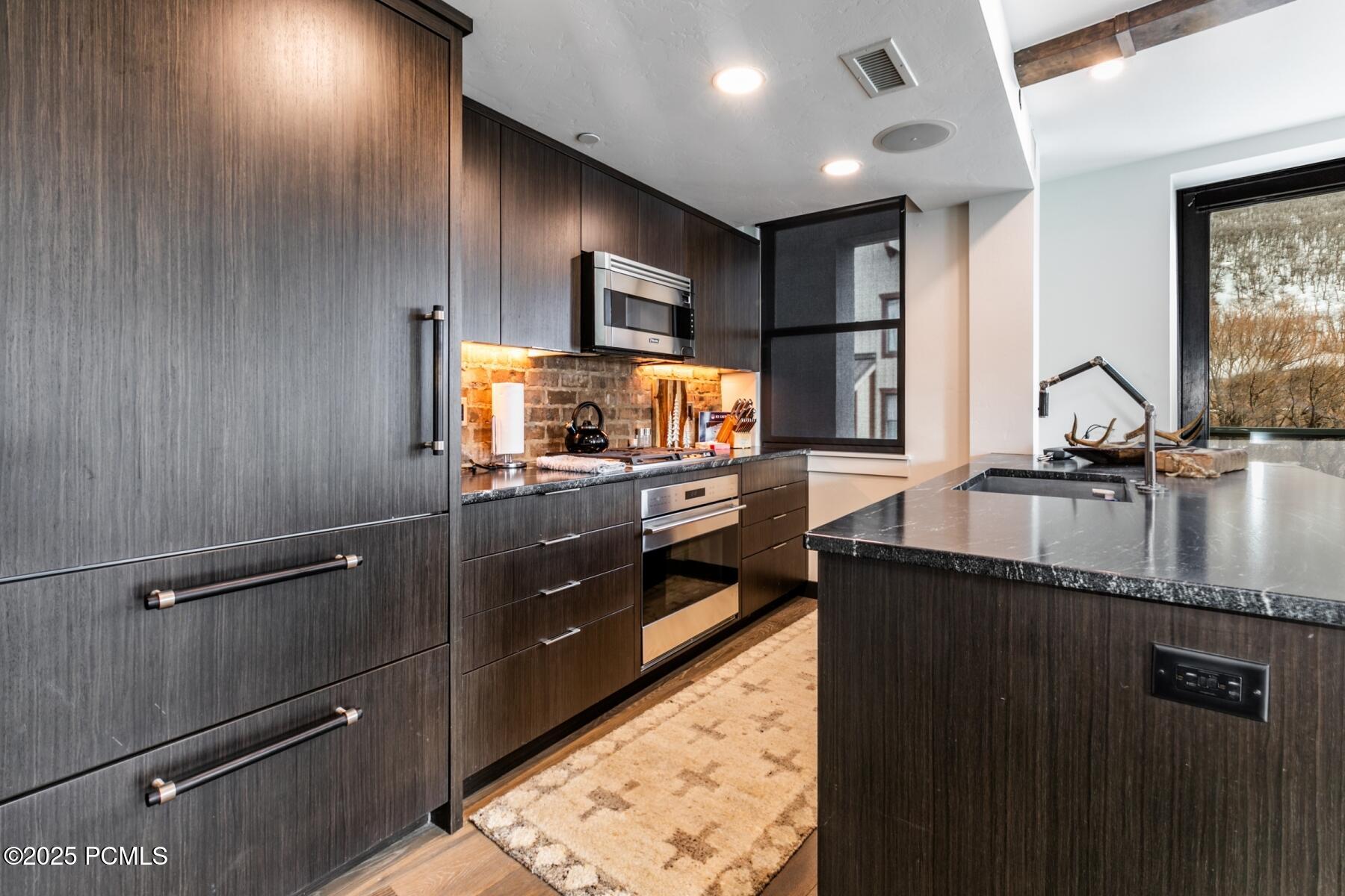 Park City, Utah 84060, United States, 1 Bedroom Bedrooms, ,2 BathroomsBathrooms,Residential,Active,20214