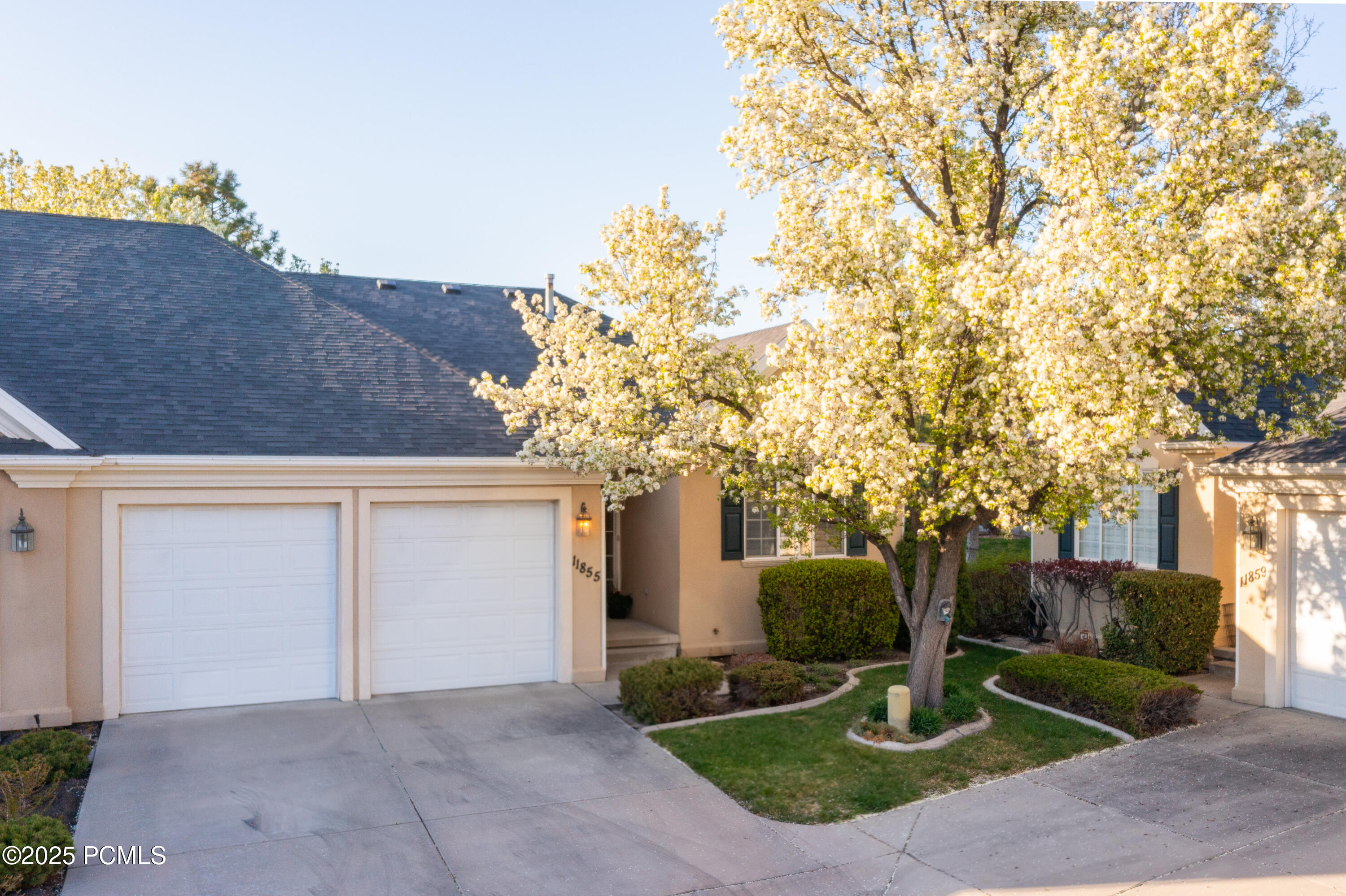 11855 Cottage Side Way, Draper, Utah image 2