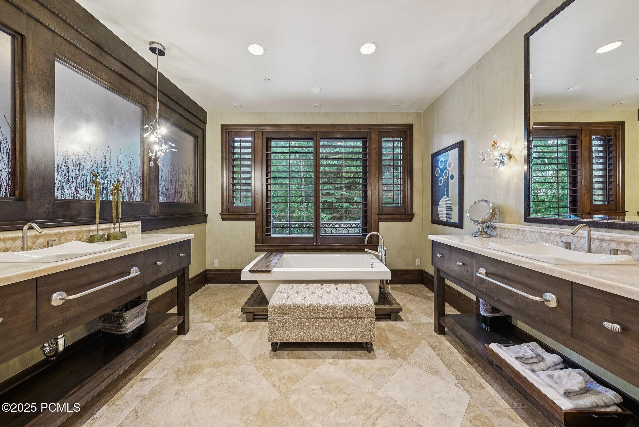 Park City, Utah 84060, United States, 8 Bedrooms Bedrooms, ,12 BathroomsBathrooms,Residential,Active,171517