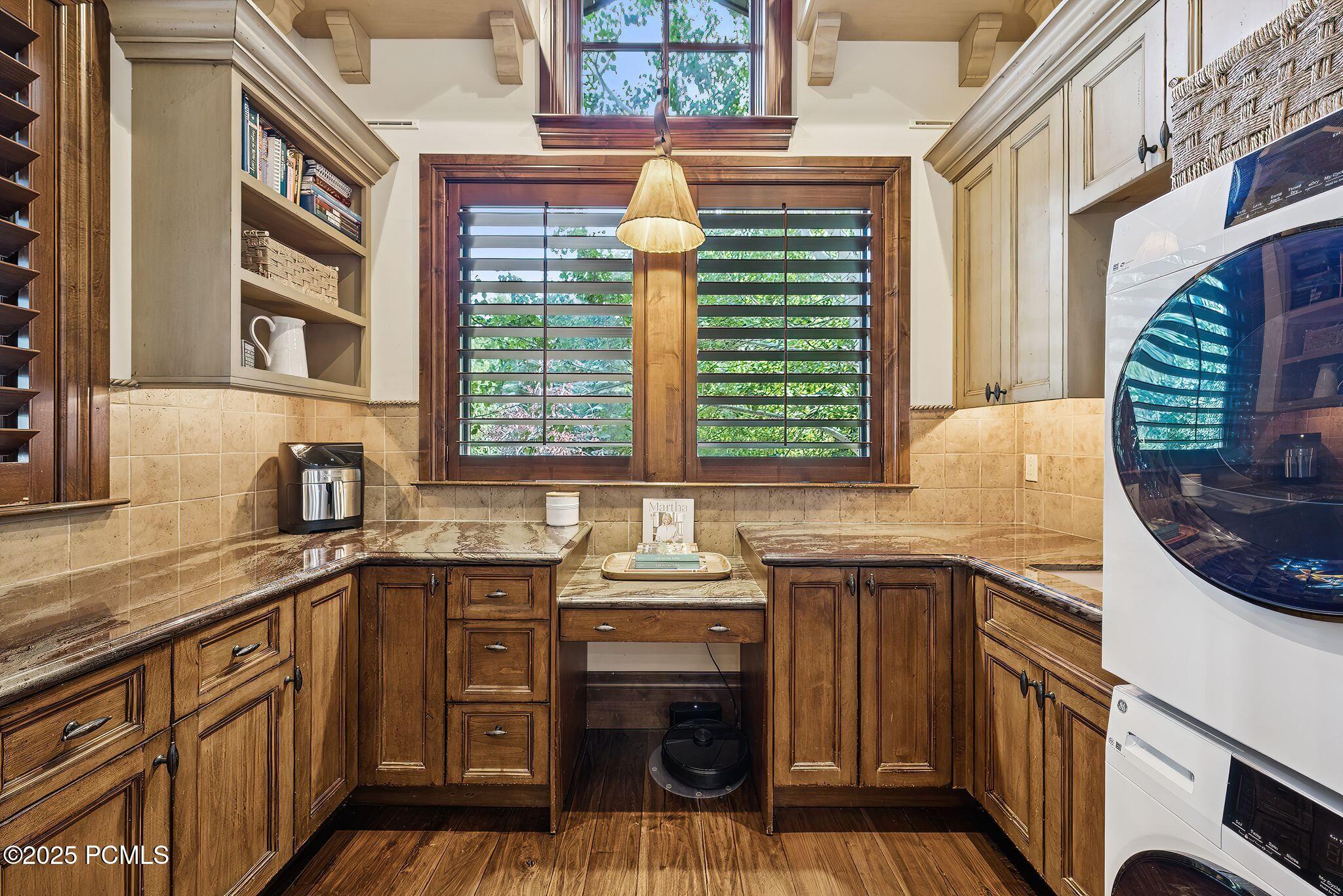 Park City, Utah 84060, United States, 8 Bedrooms Bedrooms, ,12 BathroomsBathrooms,Residential,Active,171517