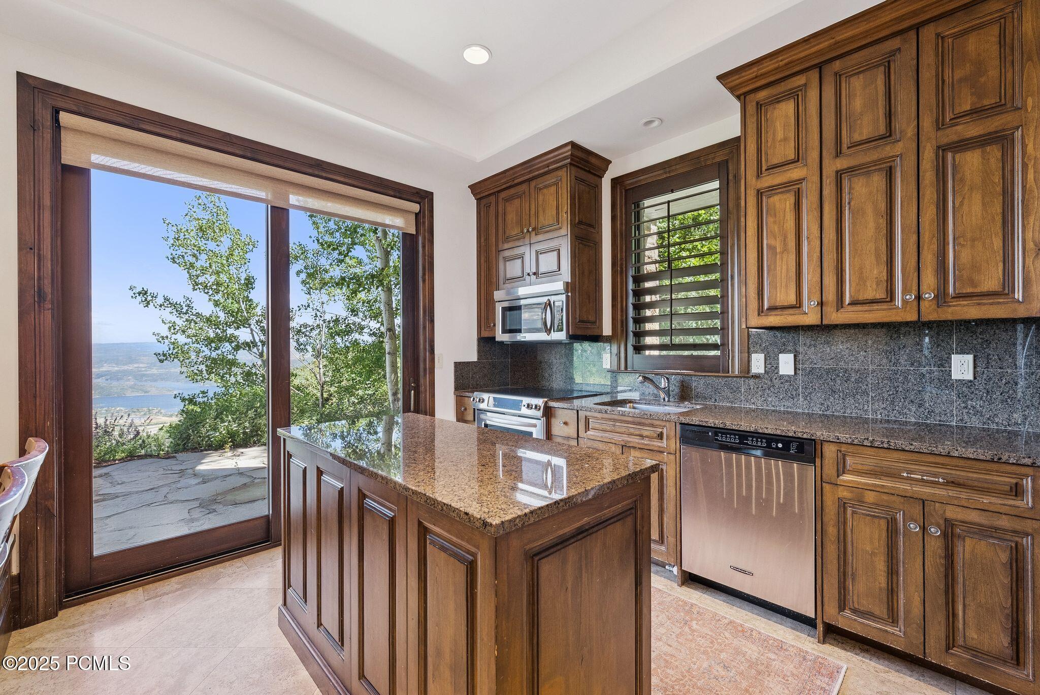 Park City, Utah 84060, United States, 8 Bedrooms Bedrooms, ,12 BathroomsBathrooms,Residential,Active,171517