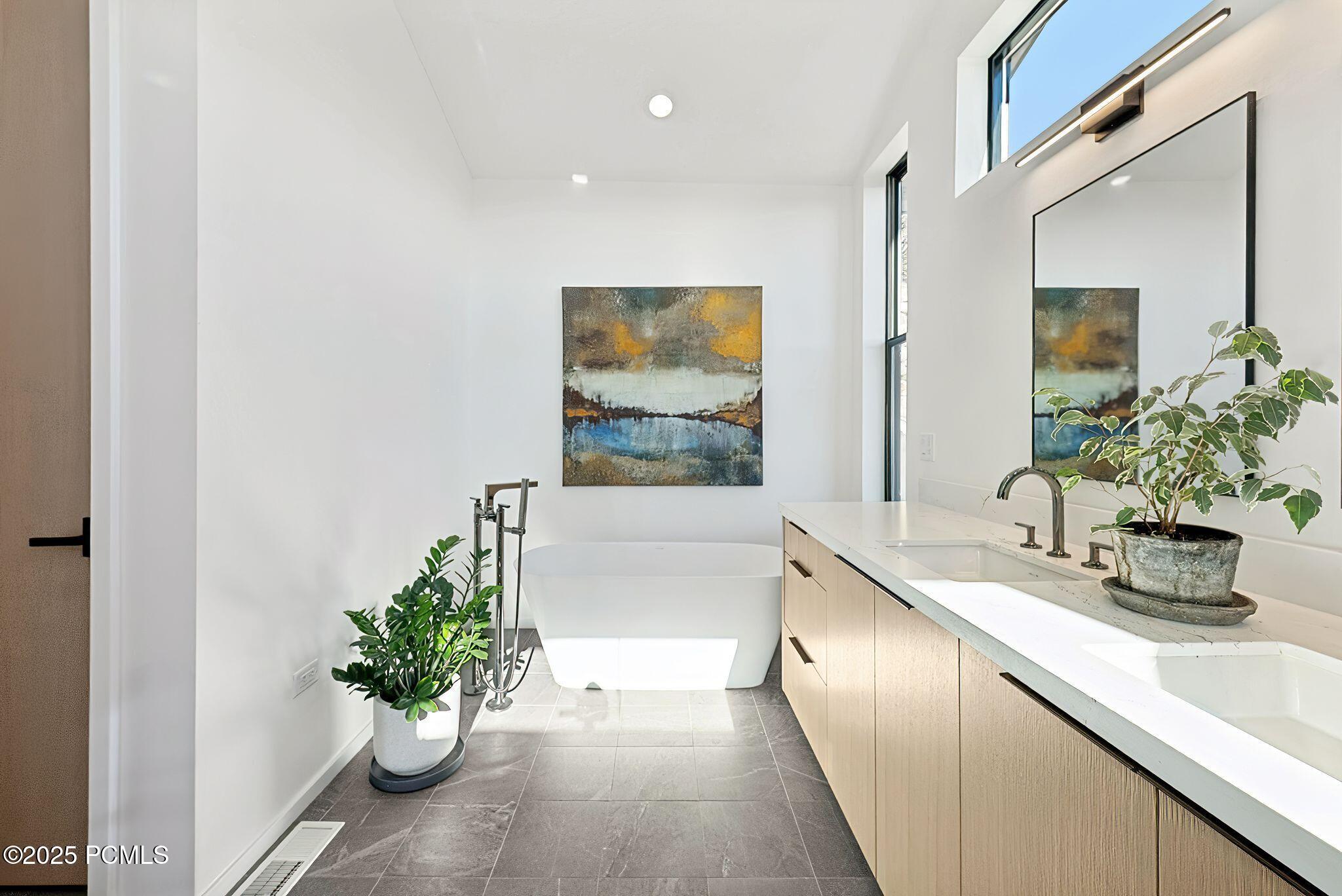 Park City, Utah 84098, United States, 5 Bedrooms Bedrooms, ,6 BathroomsBathrooms,Residential,Active,218568