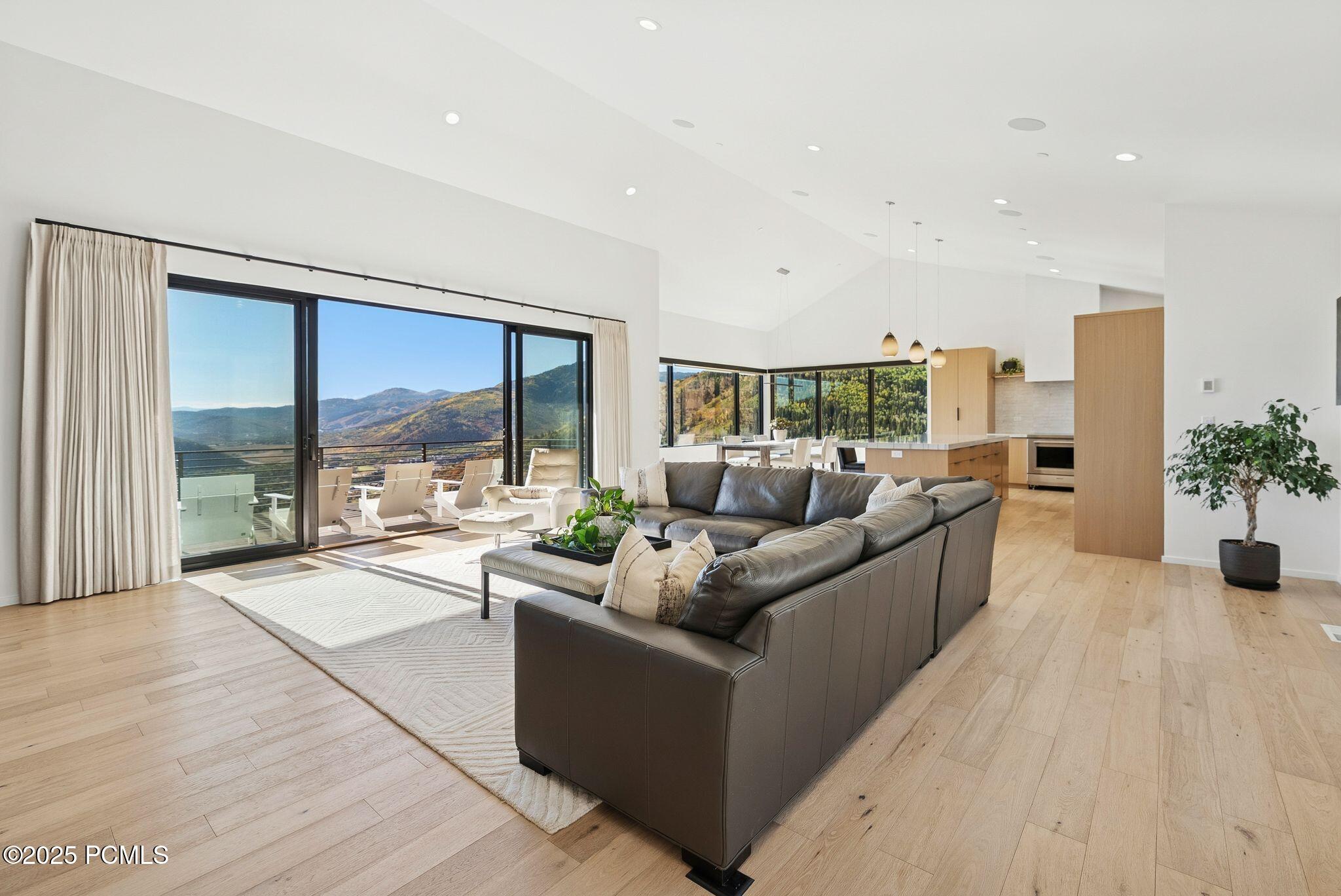 Park City, Utah 84098, United States, 5 Bedrooms Bedrooms, ,6 BathroomsBathrooms,Residential,Active,218568