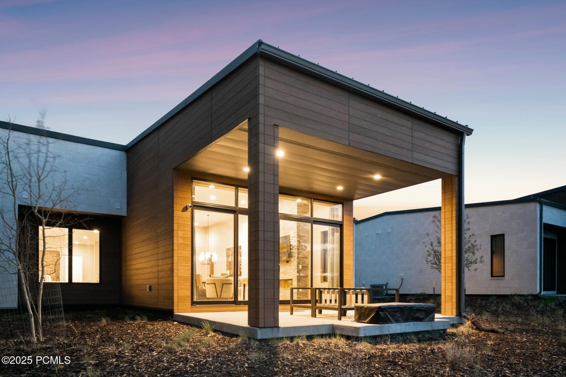 Park City, Utah 84098, United States, 2 Bedrooms Bedrooms, ,3 BathroomsBathrooms,Residential,Active,22764