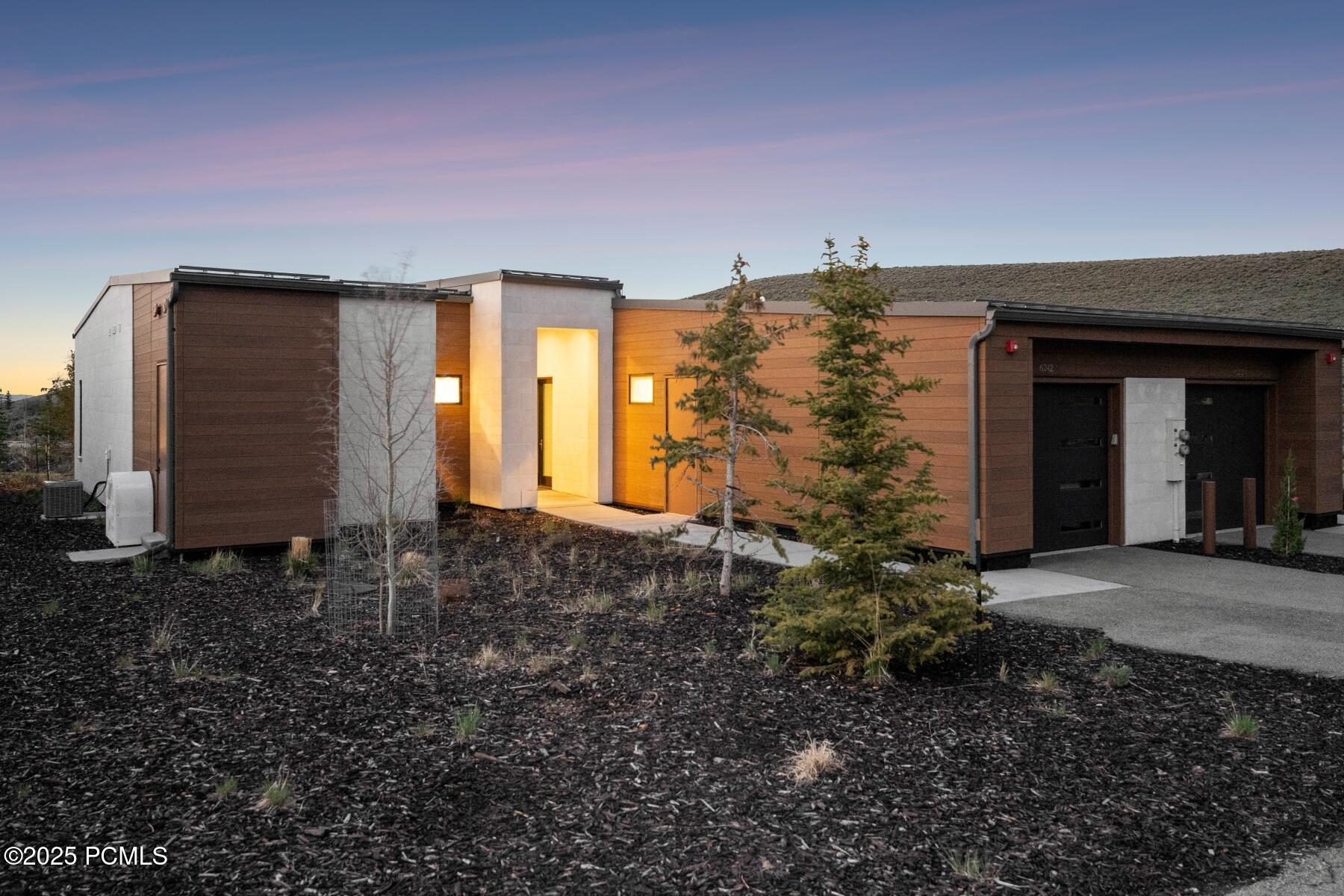 Park City, Utah 84098, United States, 2 Bedrooms Bedrooms, ,3 BathroomsBathrooms,Residential,Active,22764