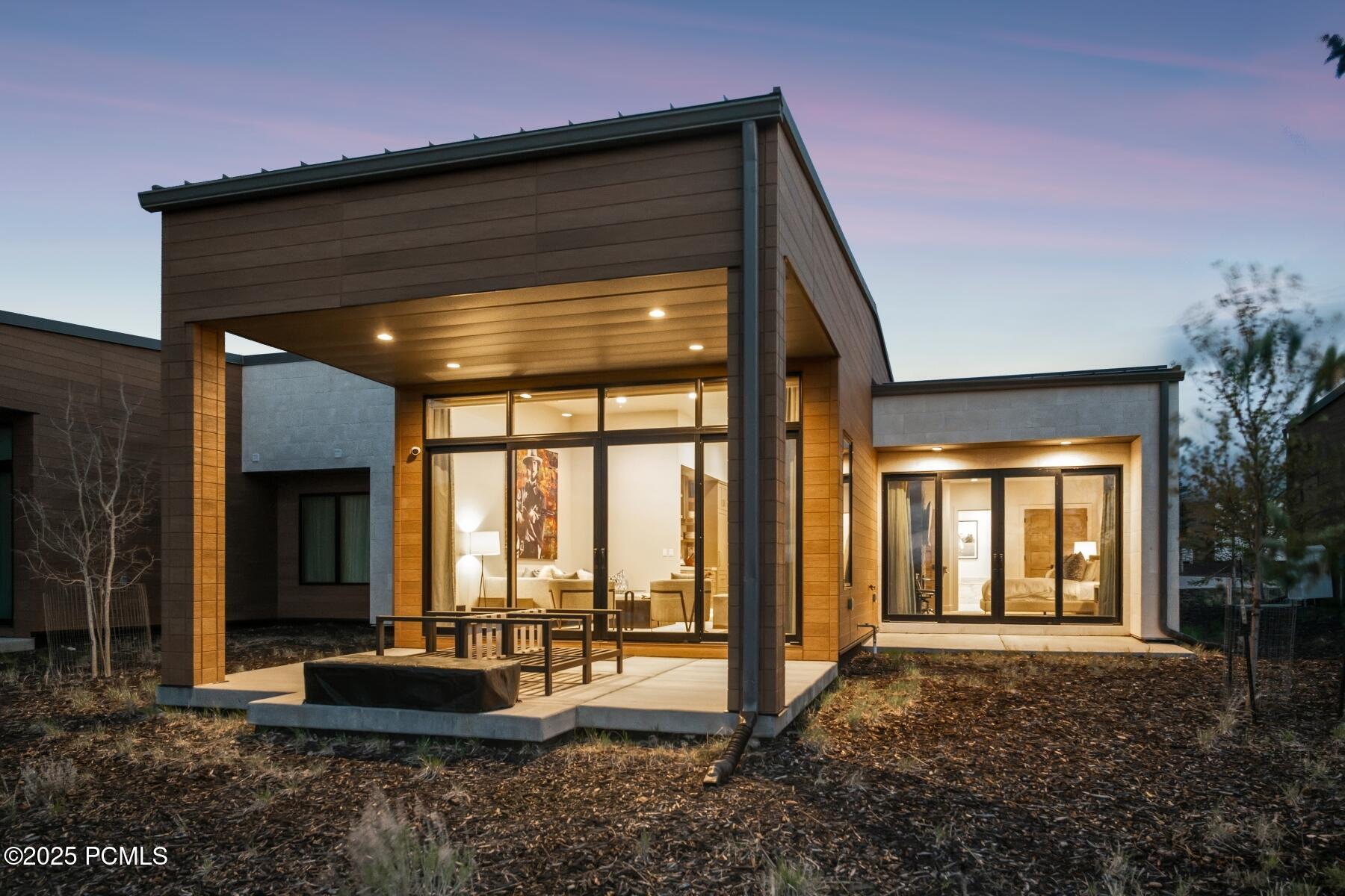 Park City, Utah 84098, United States, 2 Bedrooms Bedrooms, ,3 BathroomsBathrooms,Residential,Active,22764