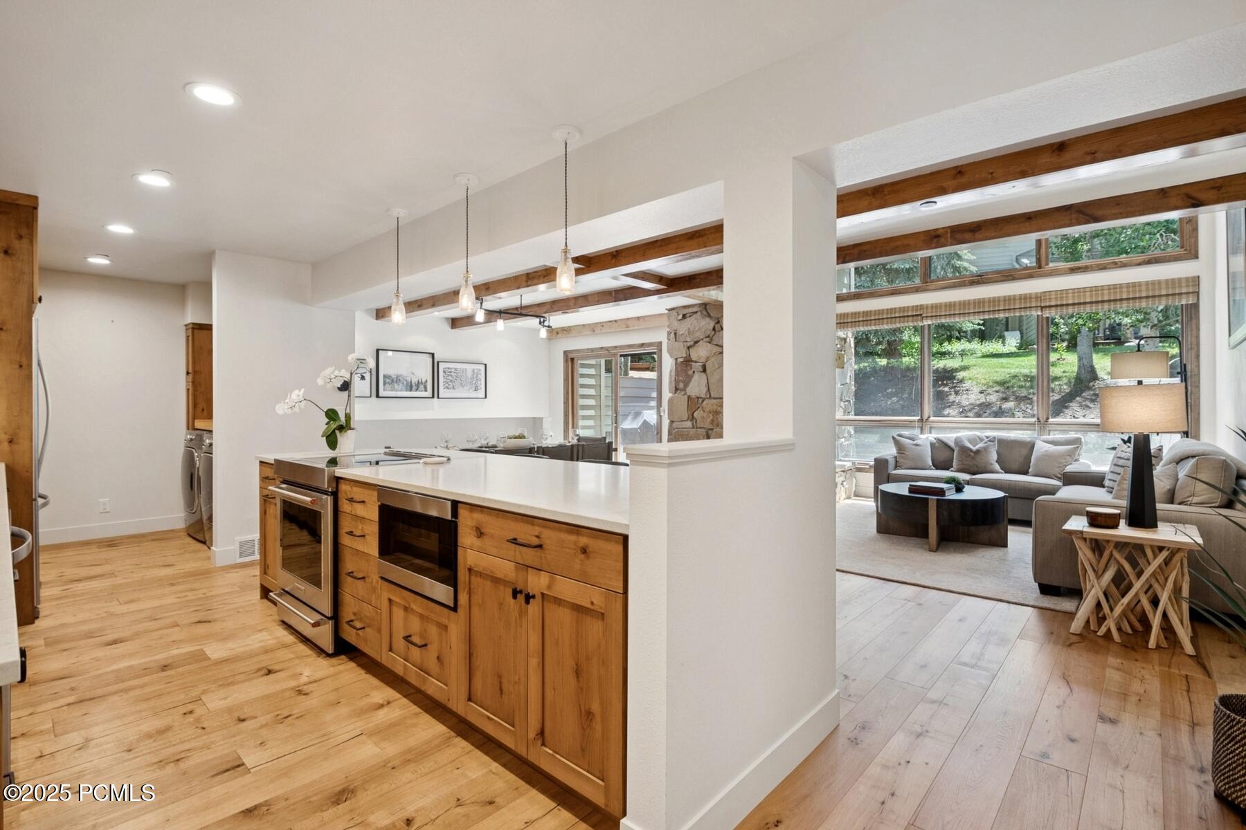 Park City, Utah 84060, United States, 3 Bedrooms Bedrooms, ,4 BathroomsBathrooms,Residential,Active,152875