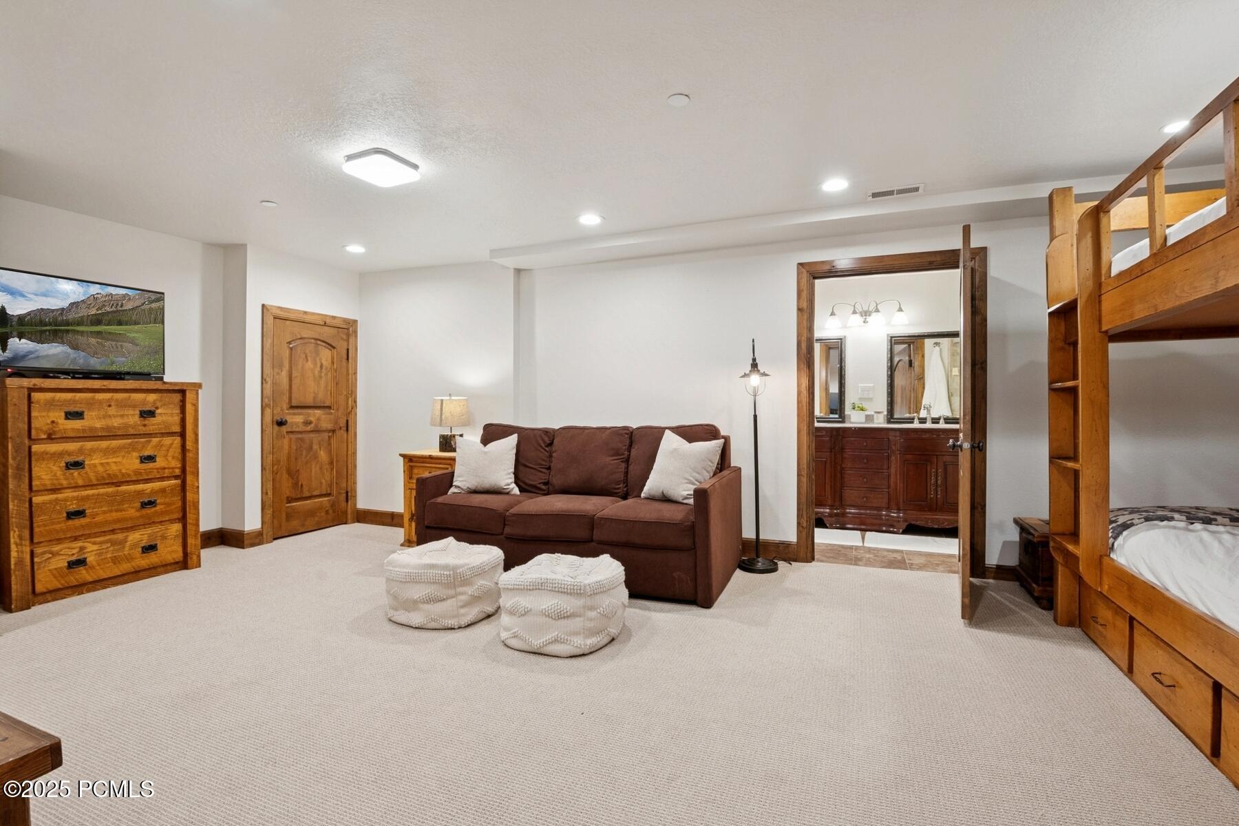 Park City, Utah 84060, United States, 3 Bedrooms Bedrooms, ,4 BathroomsBathrooms,Residential,Active,152875