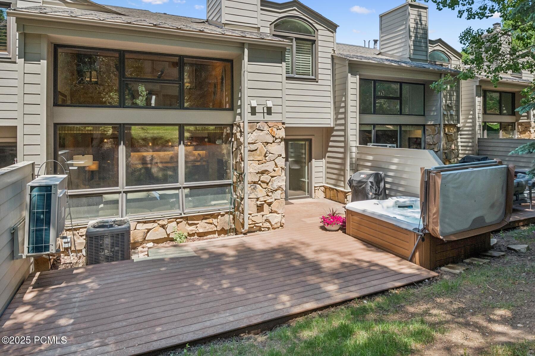 Park City, Utah 84060, United States, 3 Bedrooms Bedrooms, ,4 BathroomsBathrooms,Residential,Active,152875