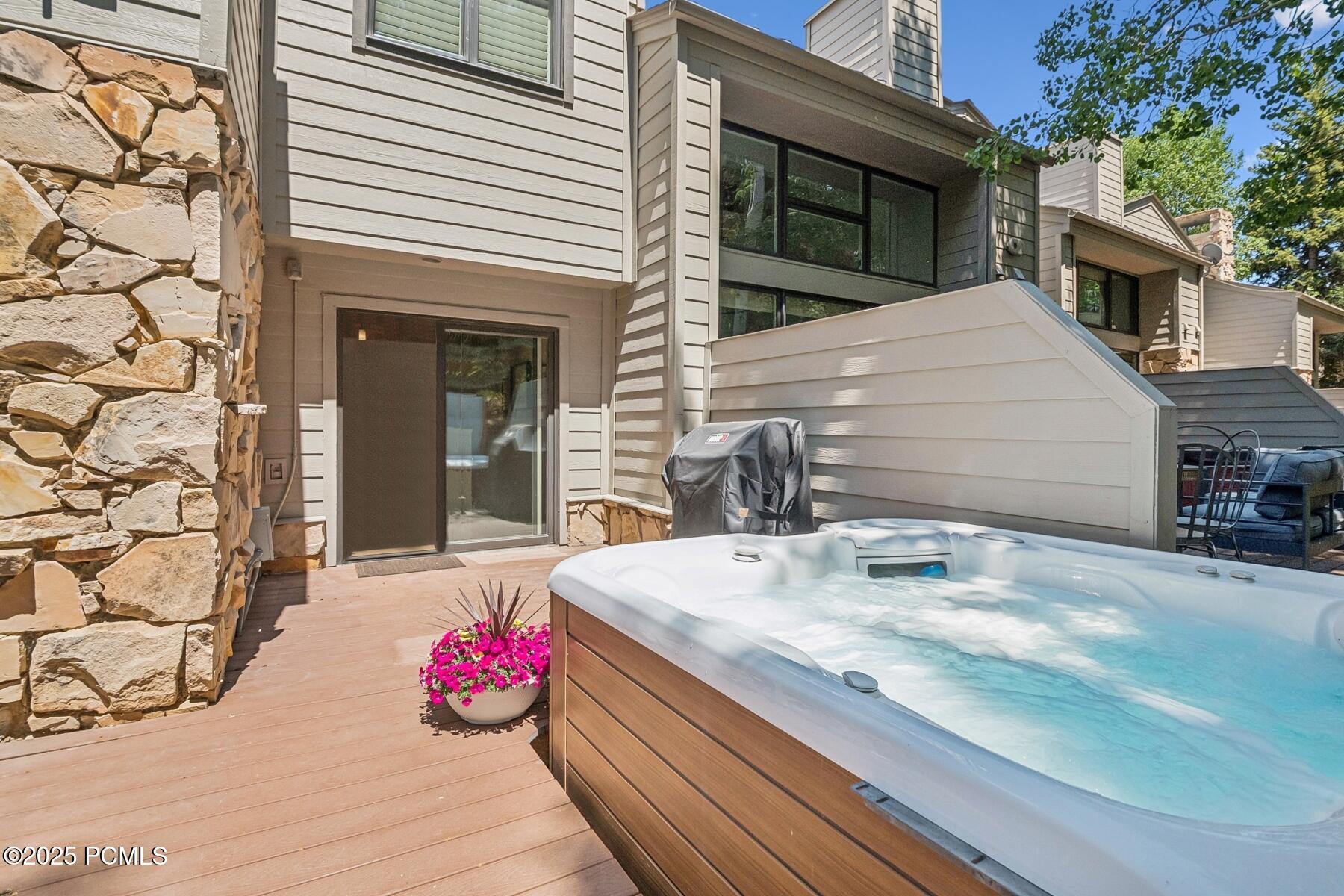 Park City, Utah 84060, United States, 3 Bedrooms Bedrooms, ,4 BathroomsBathrooms,Residential,Active,152875