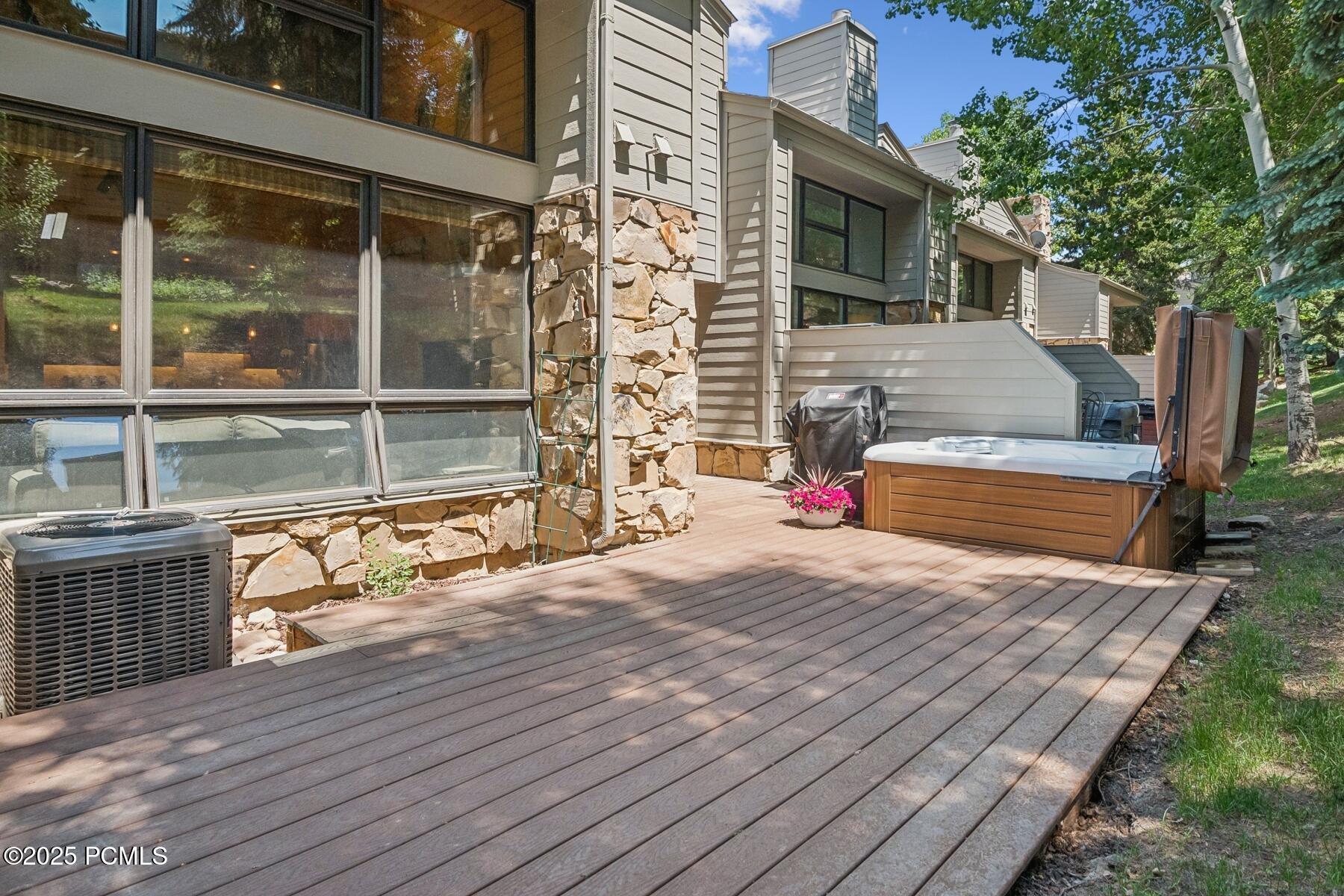 Park City, Utah 84060, United States, 3 Bedrooms Bedrooms, ,4 BathroomsBathrooms,Residential,Active,152875