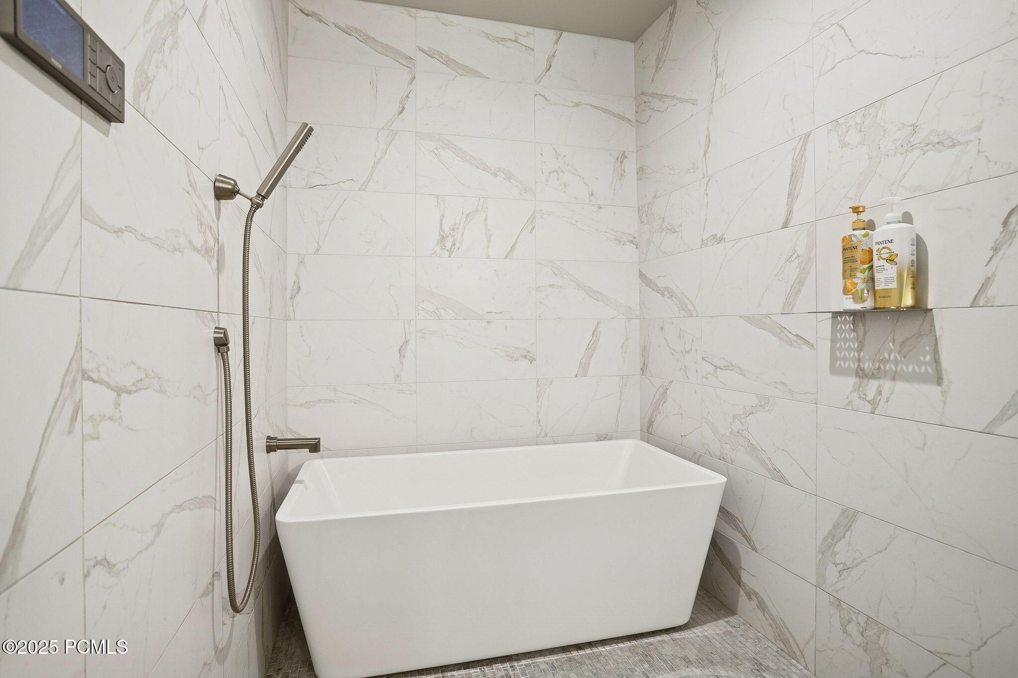 Heber City, Utah 84032, United States, 4 Bedrooms Bedrooms, ,4 BathroomsBathrooms,Residential,Active,236969