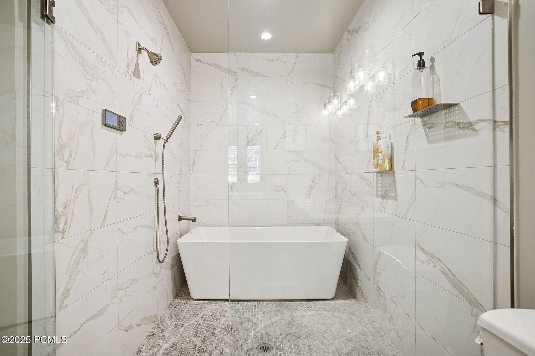 Heber City, Utah 84032, United States, 4 Bedrooms Bedrooms, ,4 BathroomsBathrooms,Residential,Active,236969