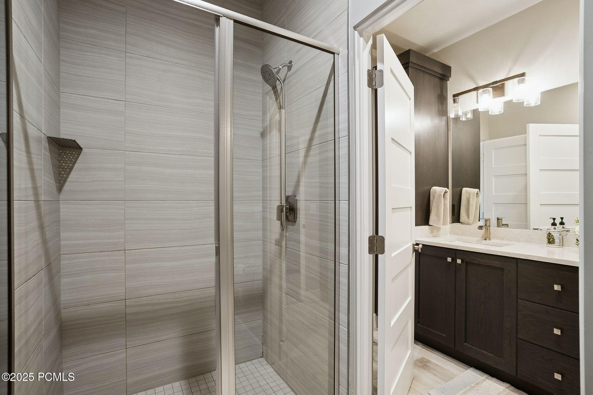 Heber City, Utah 84032, United States, 4 Bedrooms Bedrooms, ,4 BathroomsBathrooms,Residential,Active,236969