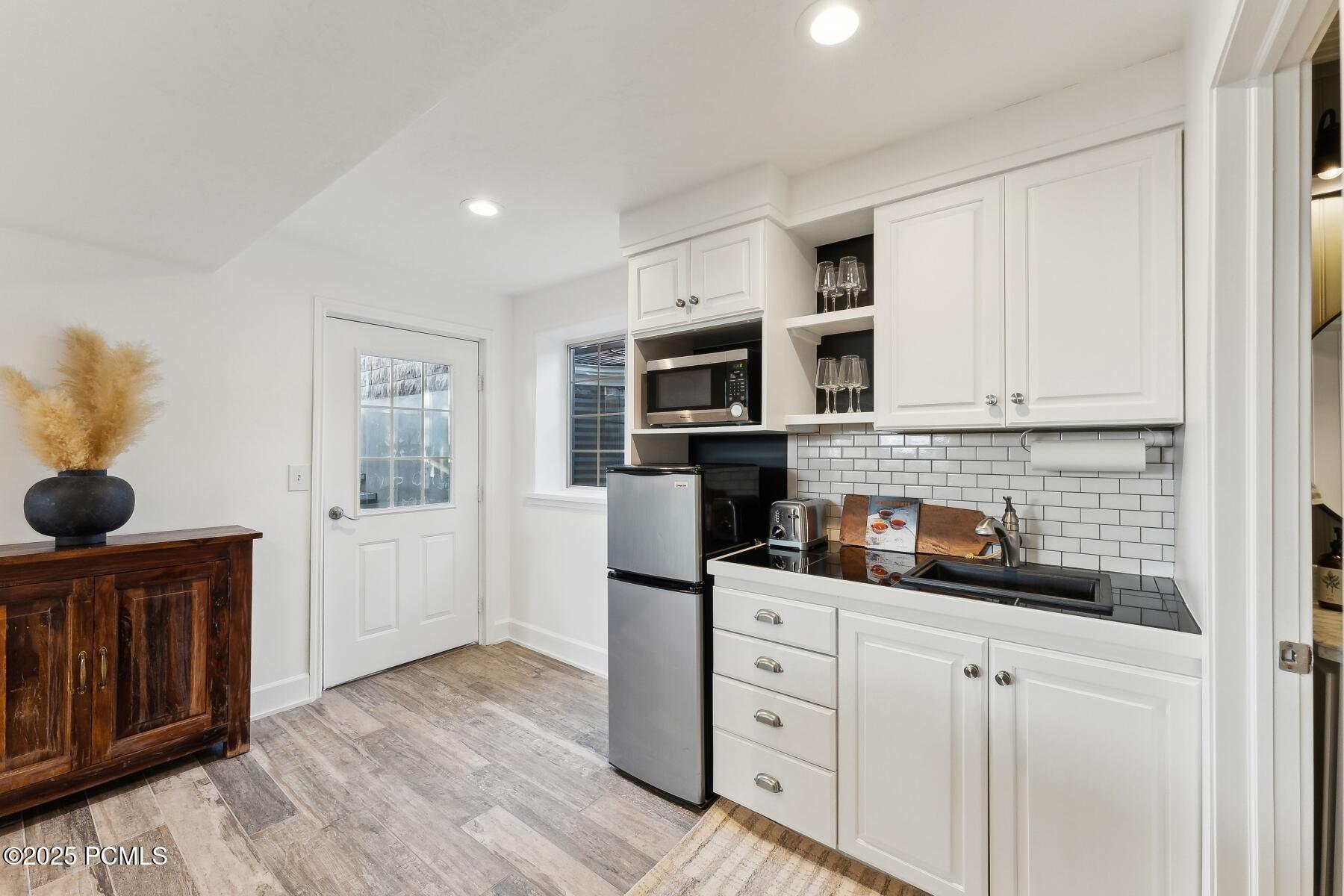 Park City, Utah 84098, United States, 4 Bedrooms Bedrooms, ,4 BathroomsBathrooms,Residential,Pending,109008