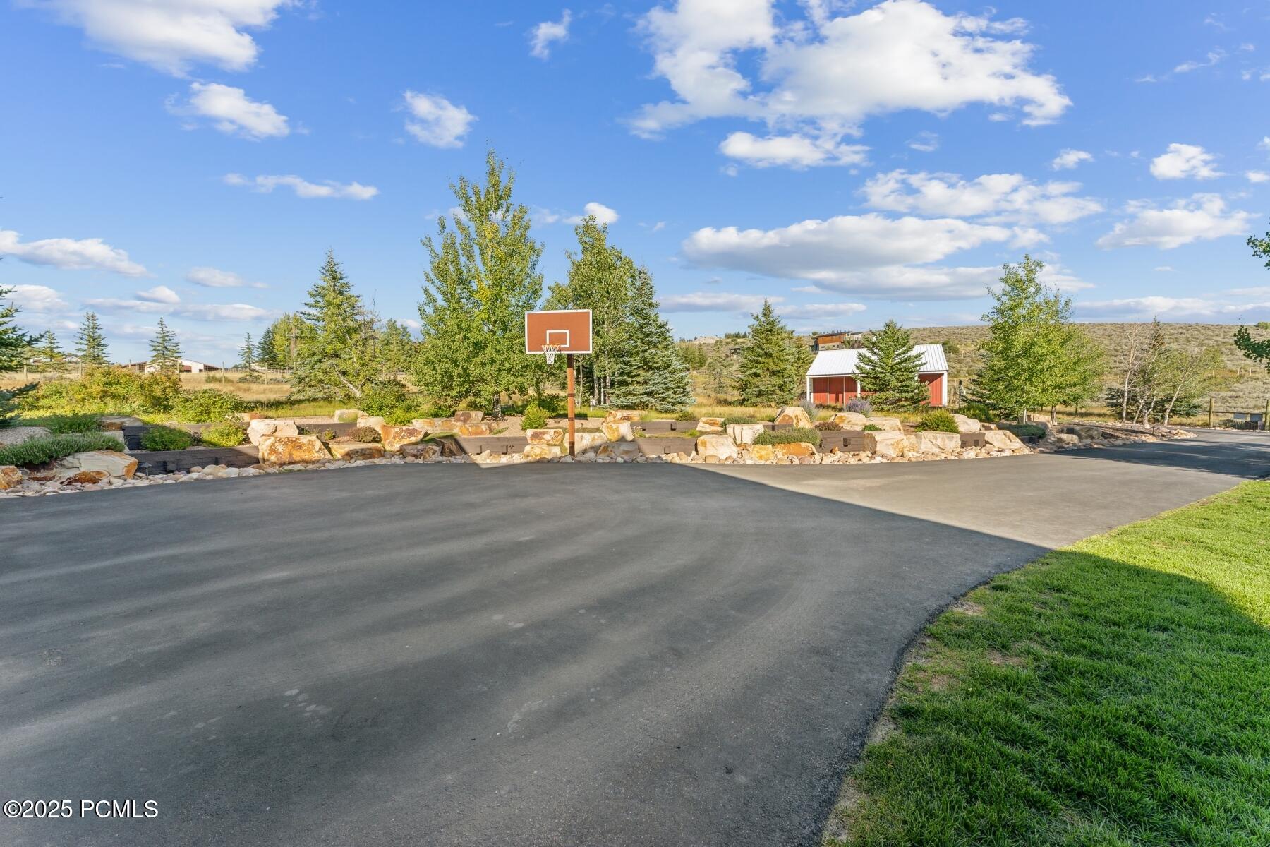 Park City, Utah 84098, United States, 4 Bedrooms Bedrooms, ,4 BathroomsBathrooms,Residential,Pending,109008