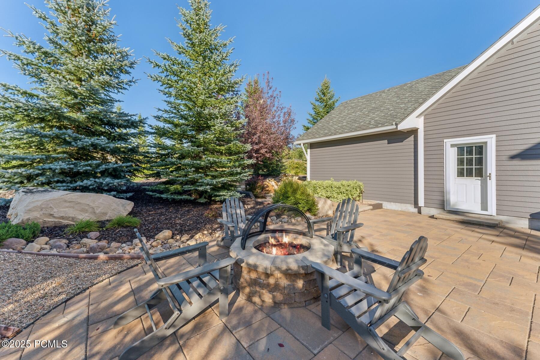 Park City, Utah 84098, United States, 4 Bedrooms Bedrooms, ,4 BathroomsBathrooms,Residential,Pending,109008