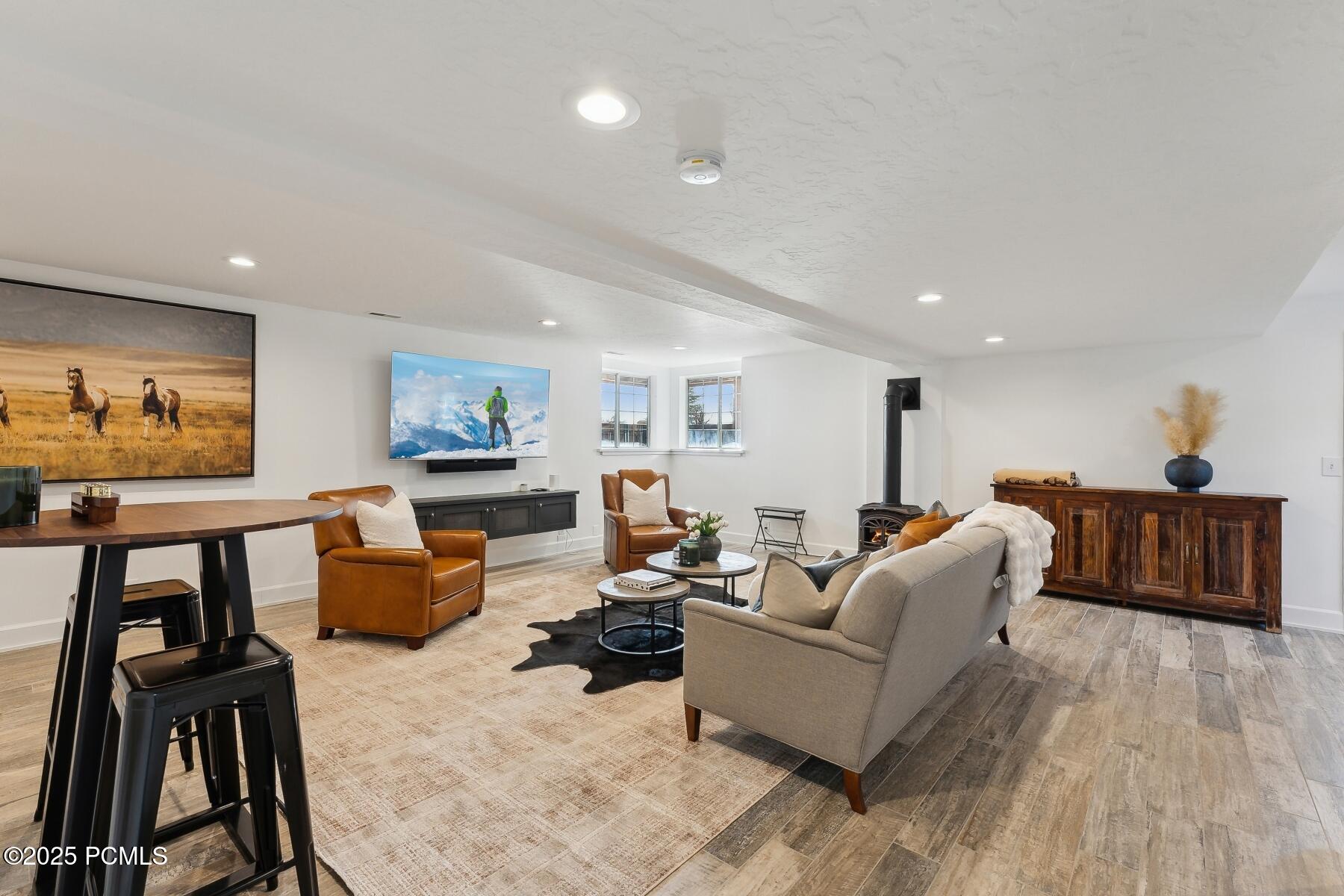 Park City, Utah 84098, United States, 4 Bedrooms Bedrooms, ,4 BathroomsBathrooms,Residential,Pending,109008