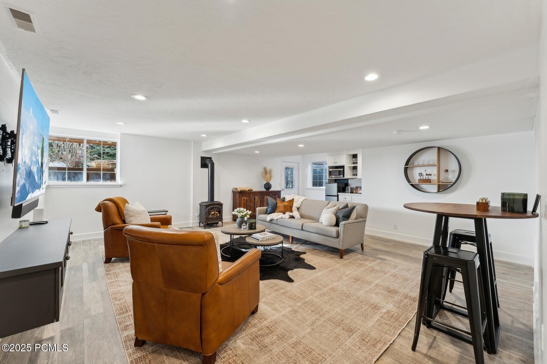 Park City, Utah 84098, United States, 4 Bedrooms Bedrooms, ,4 BathroomsBathrooms,Residential,Pending,109008