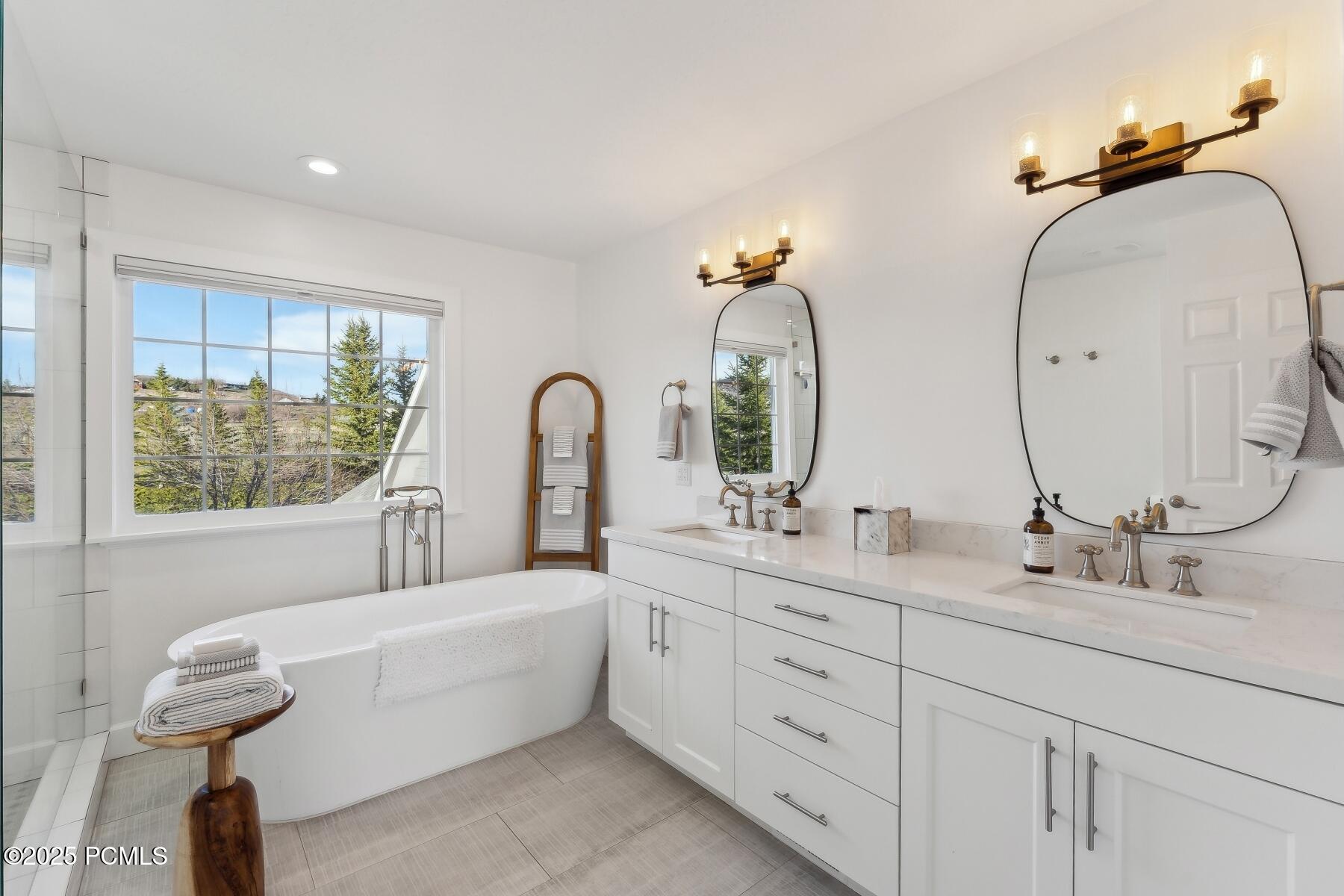 Park City, Utah 84098, United States, 4 Bedrooms Bedrooms, ,4 BathroomsBathrooms,Residential,Pending,109008