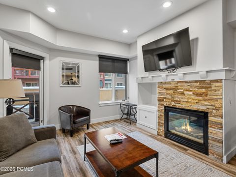 Condo For Sale - 3720 N Sundial Court #C105<br/> Summit County, Park City, UT 84098