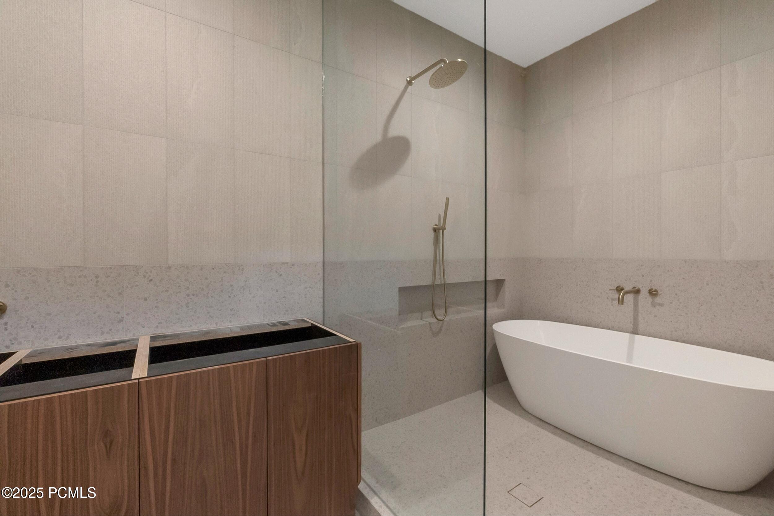 Salt Lake City, Utah 84108, United States, 5 Bedrooms Bedrooms, ,7 BathroomsBathrooms,Residential,Active,193829