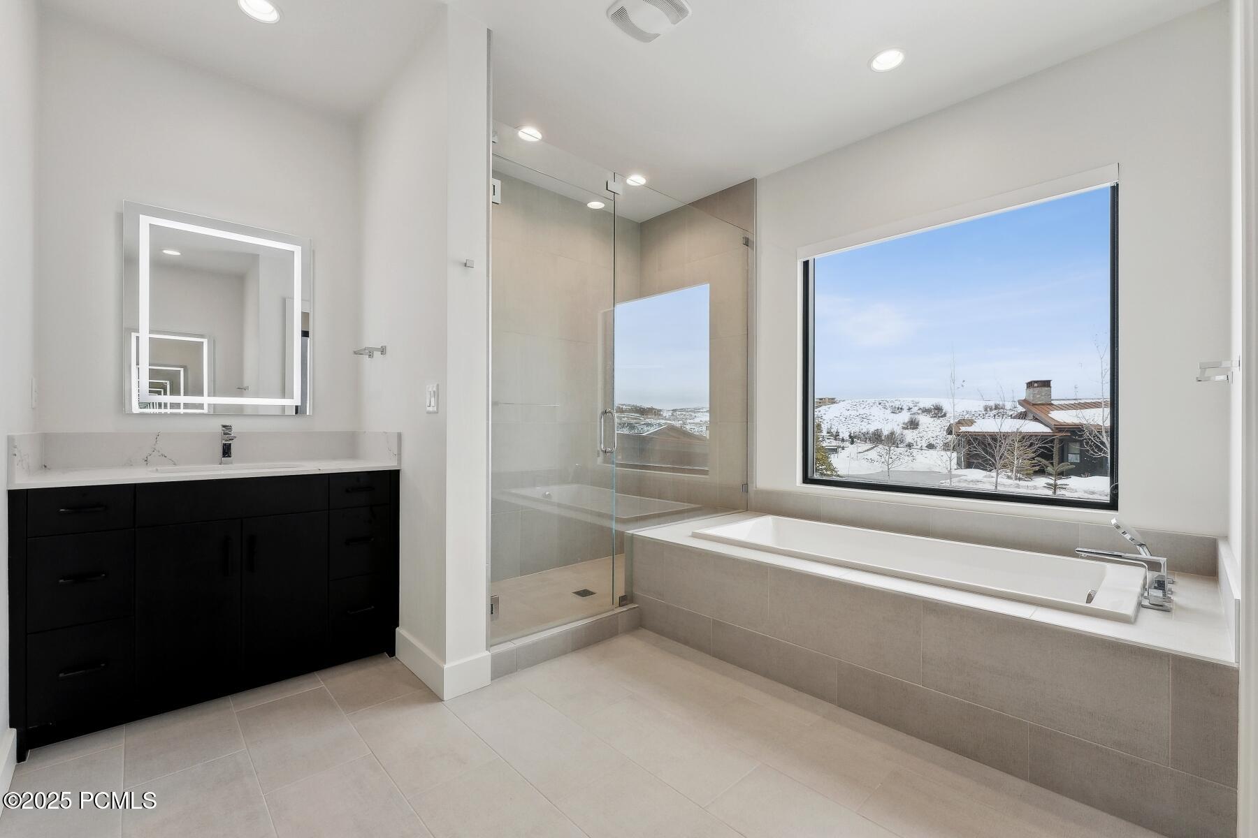 Park City, Utah 84098, United States, 3 Bedrooms Bedrooms, ,4 BathroomsBathrooms,Residential,Active,13582