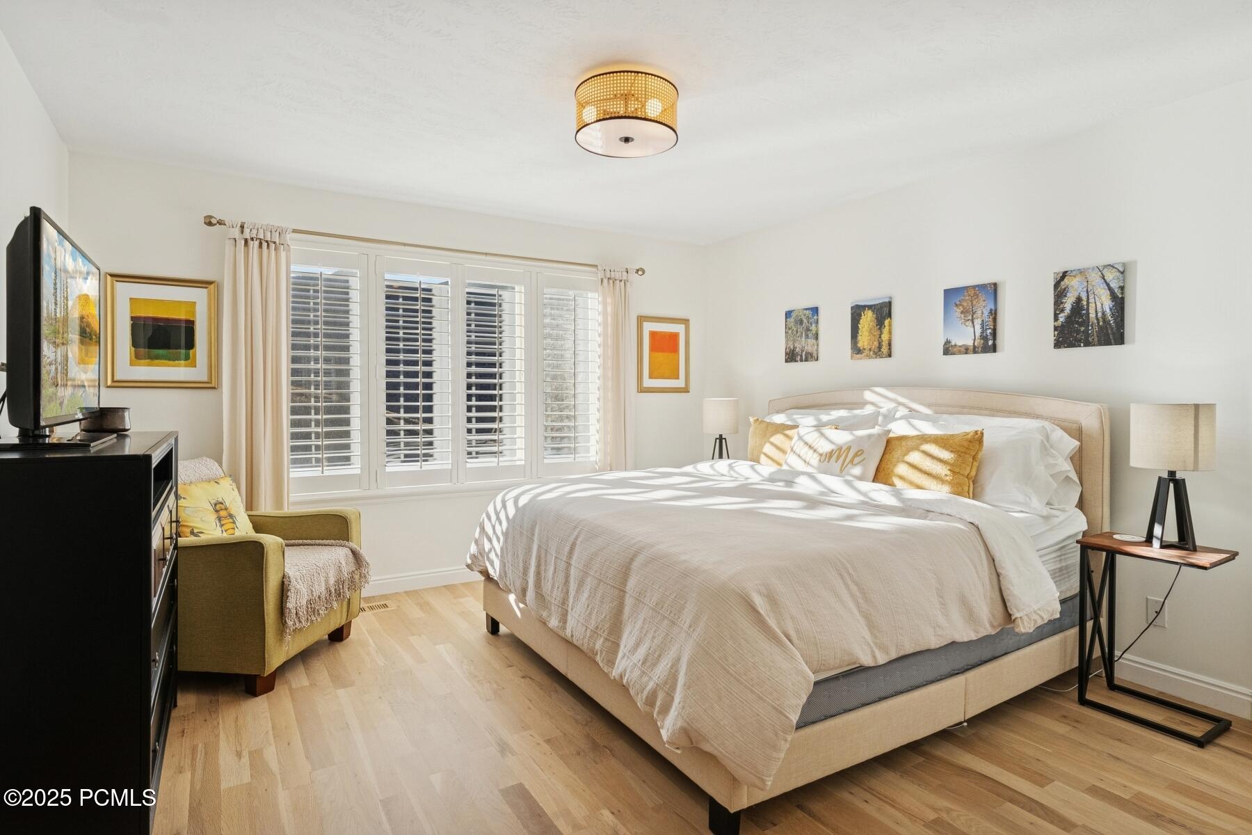 Salt Lake City, Utah 84108, United States, 5 Bedrooms Bedrooms, ,5 BathroomsBathrooms,Residential,Active,230910