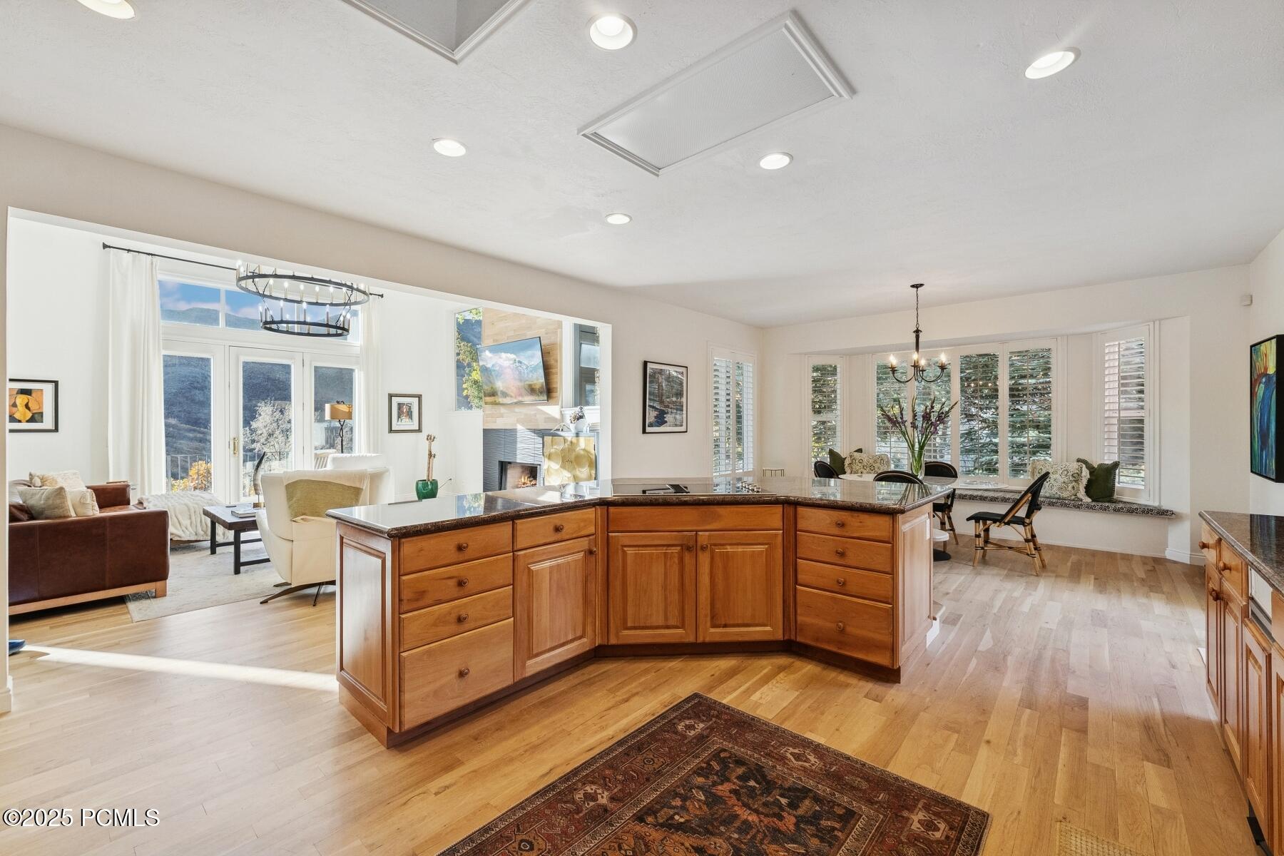 Salt Lake City, Utah 84108, United States, 5 Bedrooms Bedrooms, ,5 BathroomsBathrooms,Residential,Active,230910