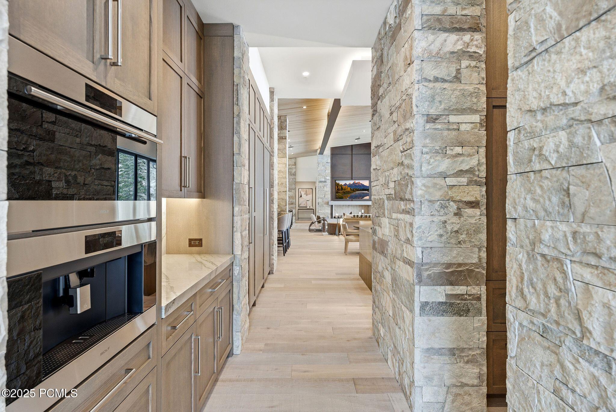 Park City, Utah 84060, United States, 7 Bedrooms Bedrooms, ,10 BathroomsBathrooms,Residential,Active,215832