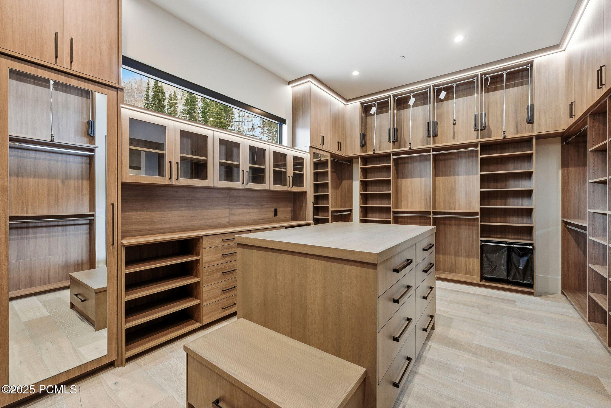 Park City, Utah 84060, United States, 7 Bedrooms Bedrooms, ,10 BathroomsBathrooms,Residential,Active,215832