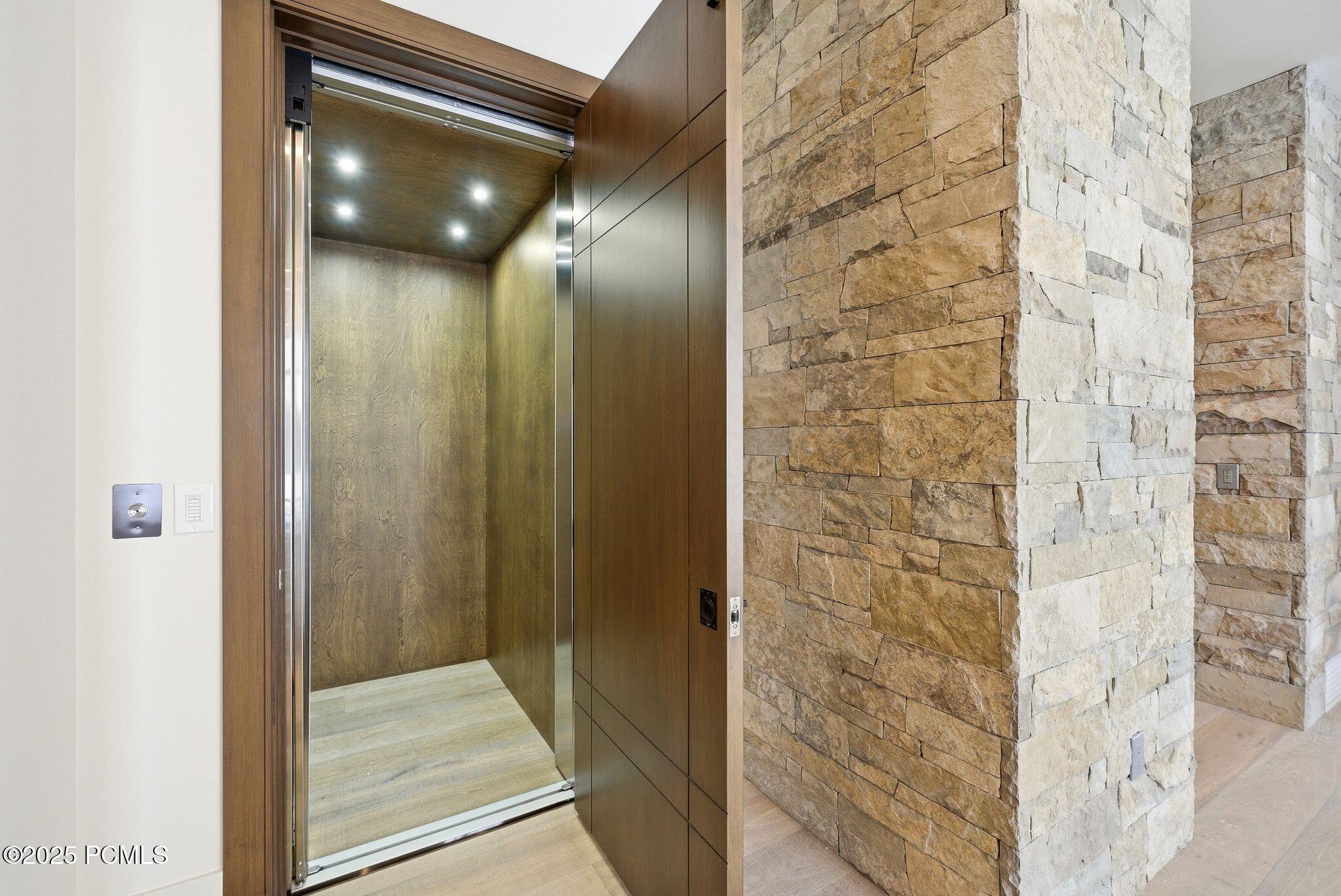 Park City, Utah 84060, United States, 7 Bedrooms Bedrooms, ,10 BathroomsBathrooms,Residential,Active,215832