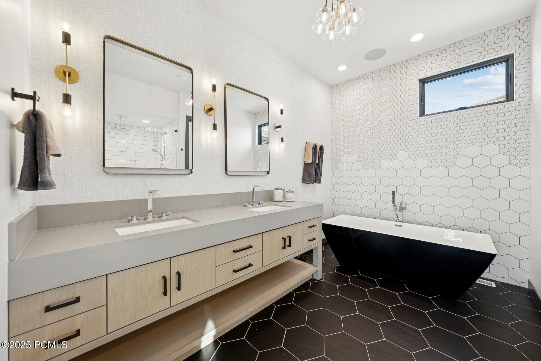 Park City, Utah 84098, United States, 4 Bedrooms Bedrooms, ,5 BathroomsBathrooms,Residential,Active,234472