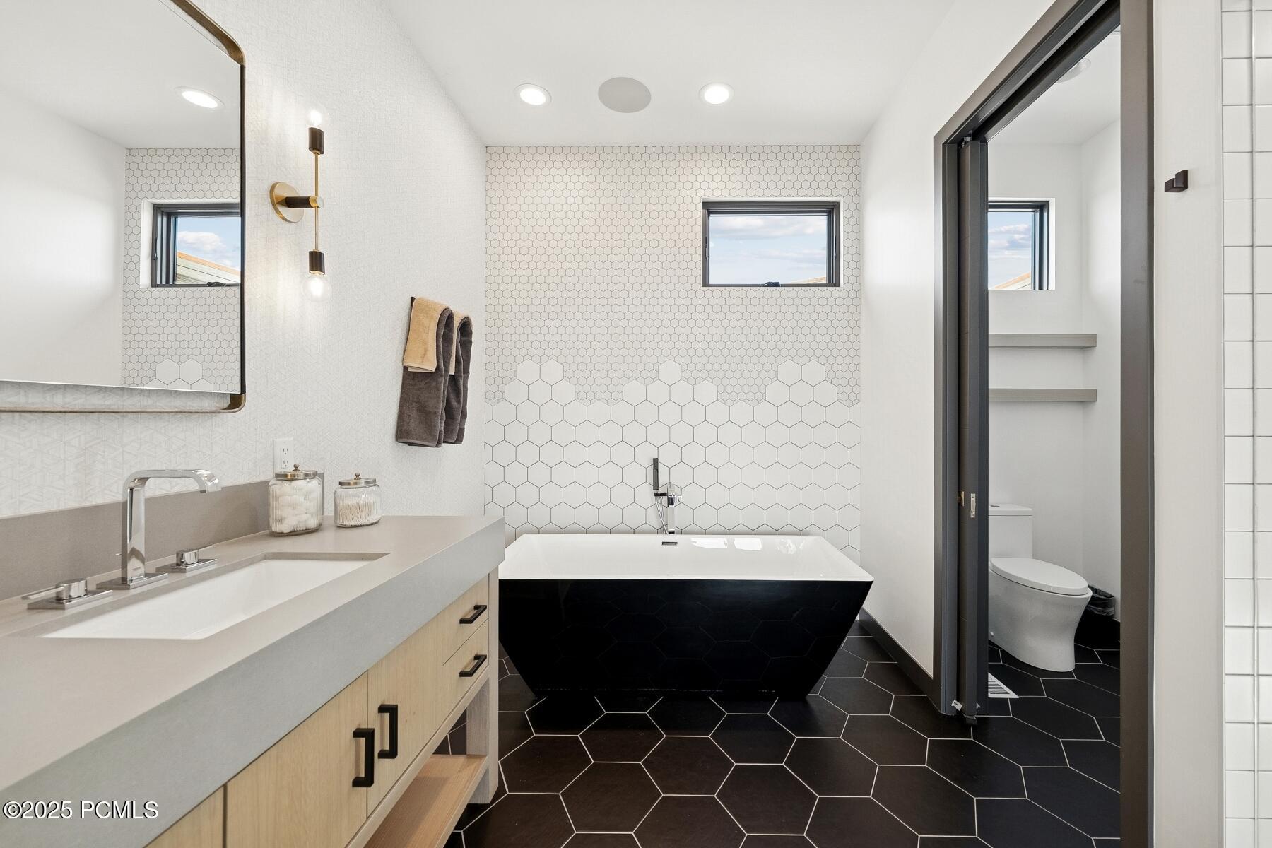 Park City, Utah 84098, United States, 4 Bedrooms Bedrooms, ,5 BathroomsBathrooms,Residential,Active,234472