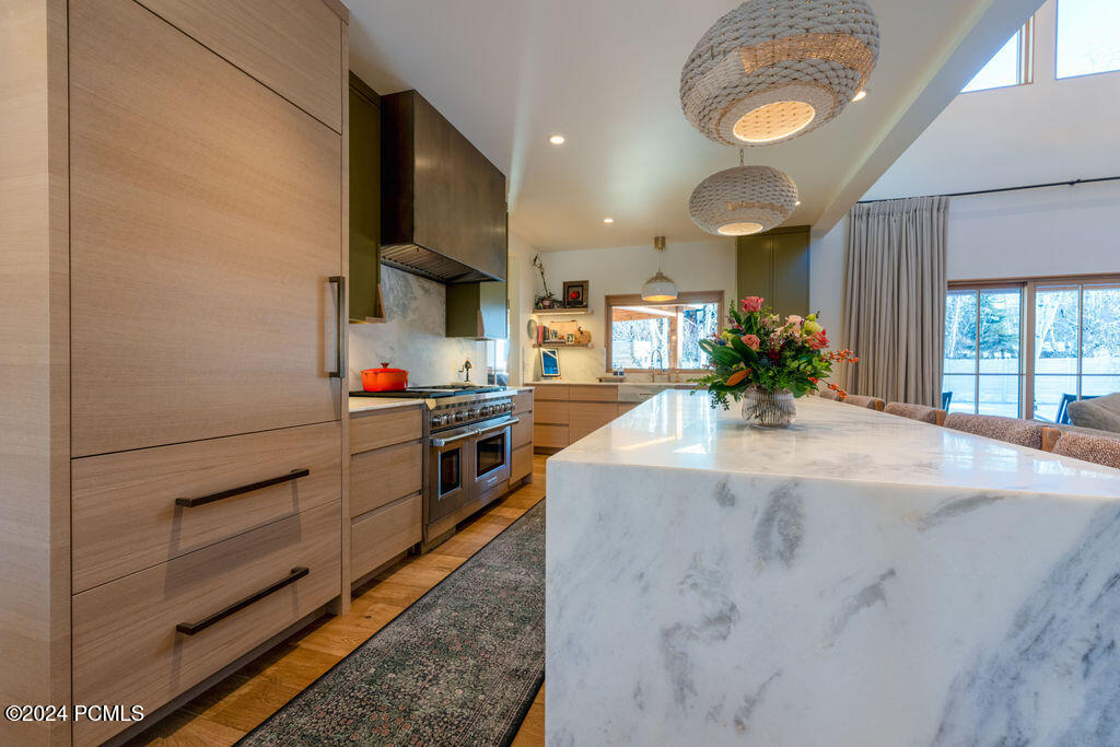 Park City, Utah 84060, United States, 5 Bedrooms Bedrooms, ,5 BathroomsBathrooms,Residential,Active,27383