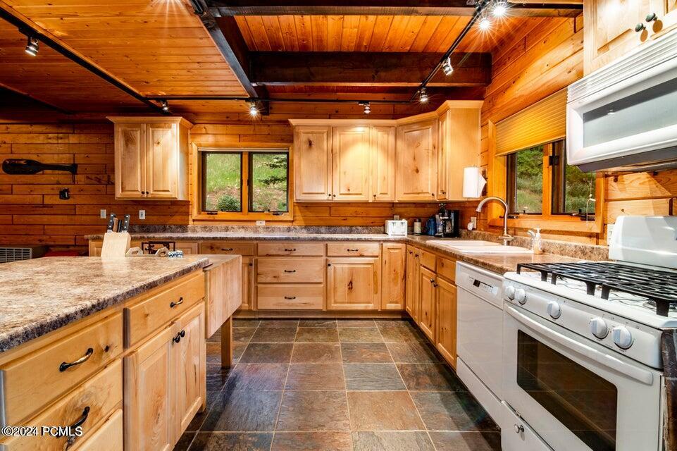 Wanship, Utah 84017, United States, 8 Bedrooms Bedrooms, ,8 BathroomsBathrooms,Residential,Active,50729