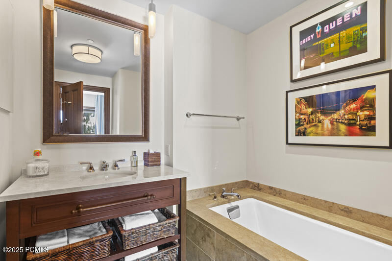 Park City, Utah 84060, United States, 3 Bedrooms Bedrooms, ,5 BathroomsBathrooms,Residential,Active,25057