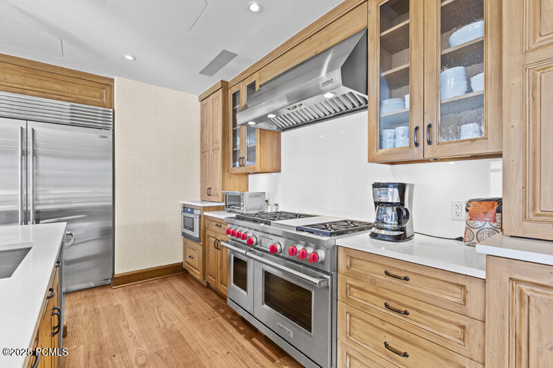 Park City, Utah 84060, United States, 3 Bedrooms Bedrooms, ,5 BathroomsBathrooms,Residential,Active,25057