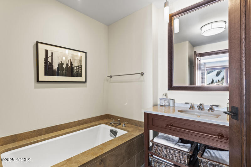 Park City, Utah 84060, United States, 3 Bedrooms Bedrooms, ,5 BathroomsBathrooms,Residential,Active,25057