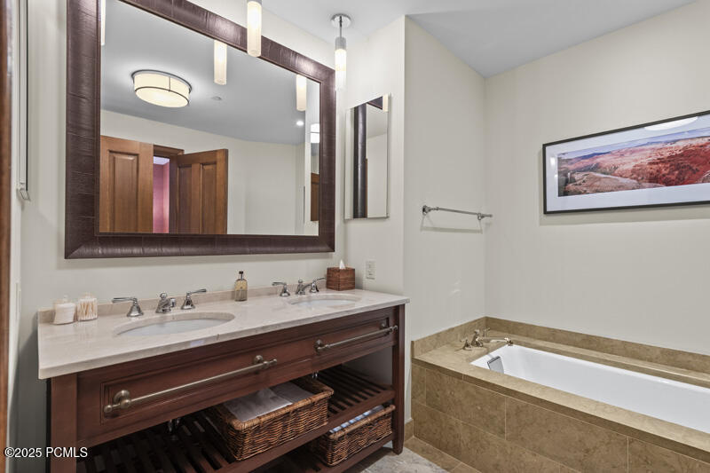 Park City, Utah 84060, United States, 3 Bedrooms Bedrooms, ,5 BathroomsBathrooms,Residential,Active,25057