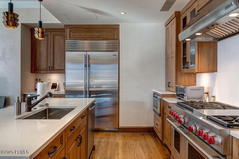 Park City, Utah 84060, United States, 3 Bedrooms Bedrooms, ,5 BathroomsBathrooms,Residential,Active,25057