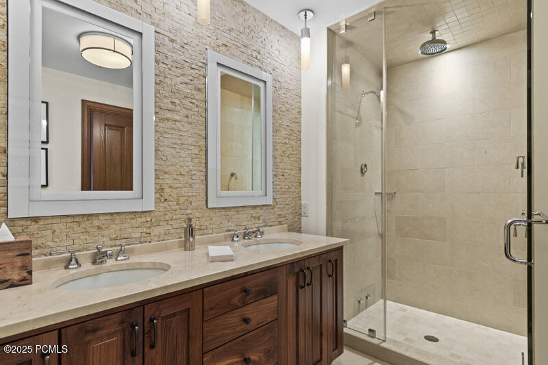 Park City, Utah 84060, United States, 3 Bedrooms Bedrooms, ,5 BathroomsBathrooms,Residential,Active,25057