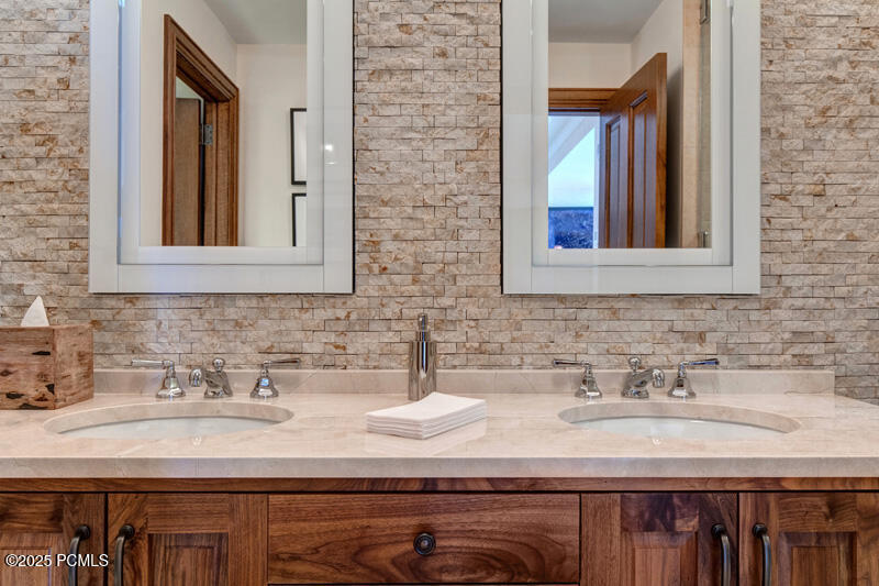 Park City, Utah 84060, United States, 3 Bedrooms Bedrooms, ,5 BathroomsBathrooms,Residential,Active,25057