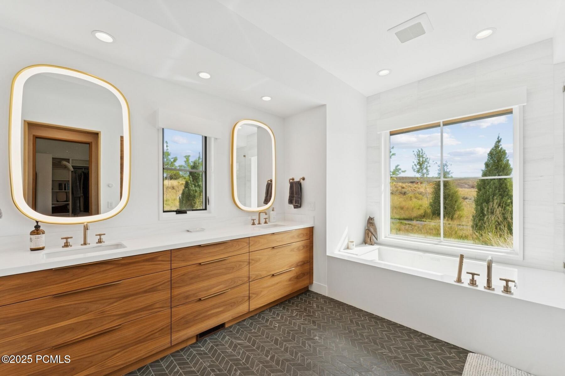 Kamas, Utah 84036, United States, 4 Bedrooms Bedrooms, ,5 BathroomsBathrooms,Residential,Active,228690